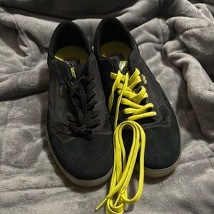 Vans off the wall AVE Black and sulphur Skate shoes